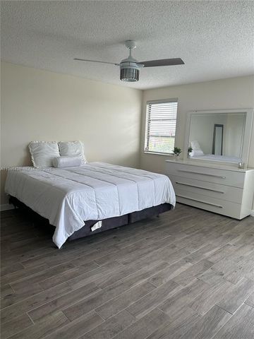 2240 N Cypress Bend Dr 805, Pompano Beach, FL 33069