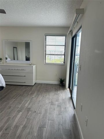 2240 N Cypress Bend Dr 805, Pompano Beach, FL 33069