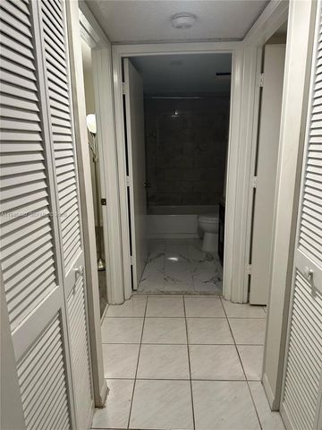 2240 N Cypress Bend Dr 805, Pompano Beach, FL 33069