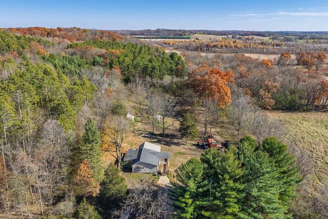 N7726 Wendlick Road, Pardeeville, WI 53954