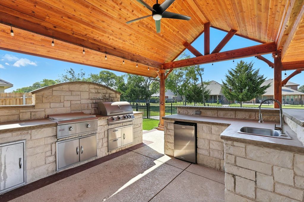 2839 Terrosa Drive, Grand Prairie, TX 75054