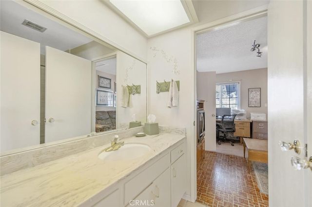 27971 Featherstar, Saugus, CA 91350