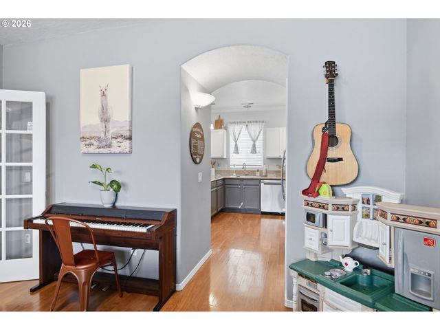 3717 RIVIERA, Eugene, OR 97402