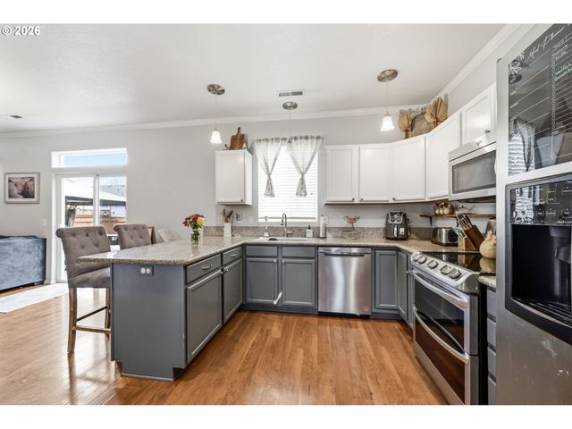 3717 RIVIERA, Eugene, OR 97402