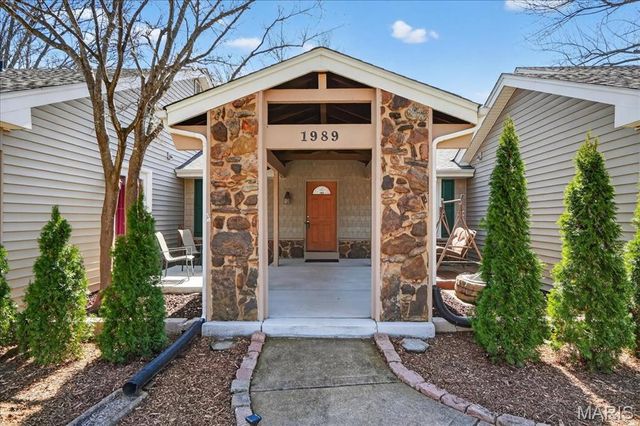 1989 Cedarmill Drive, Chesterfield, MO 63017