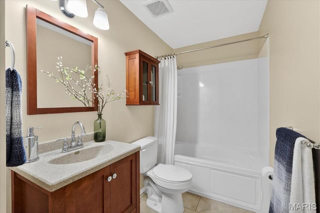 1989 Cedarmill Drive, Chesterfield, MO 63017