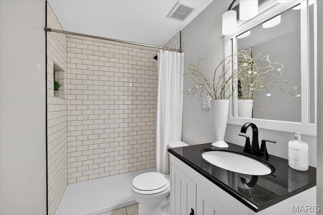 1989 Cedarmill Drive, Chesterfield, MO 63017