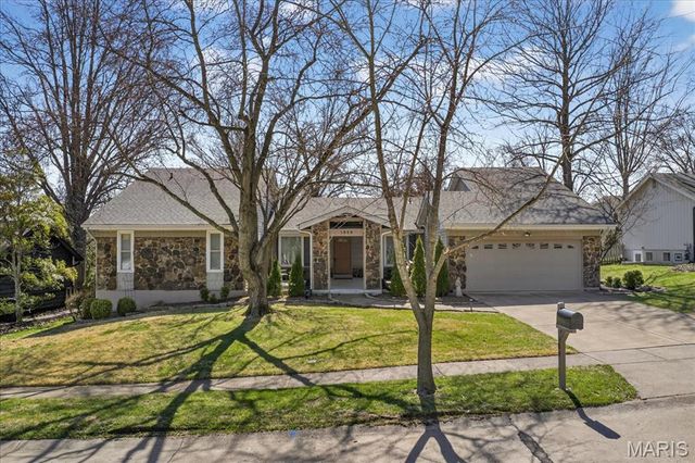 1989 Cedarmill Drive, Chesterfield, MO 63017