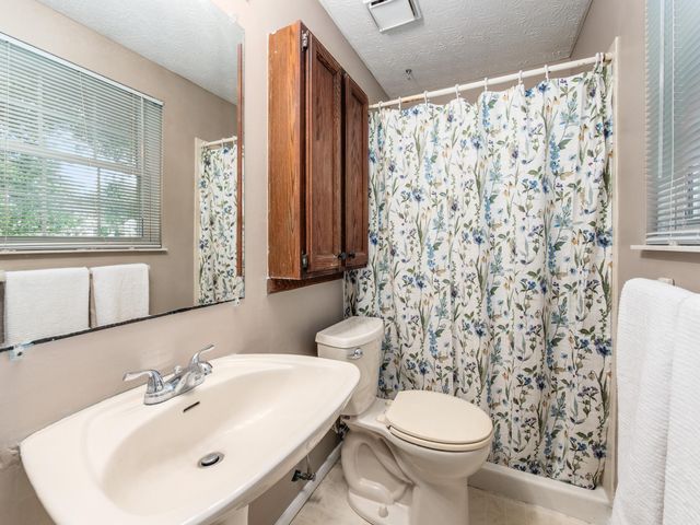 7333 Schoolcraft Lane, Columbus, OH 43235