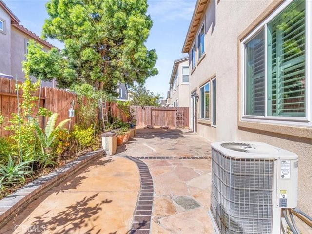 22821 Oak Knoll, Carson, CA 90745