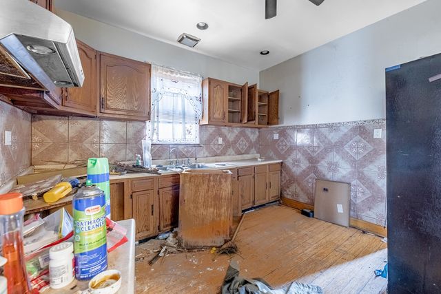6835 S Winchester Avenue, Chicago, IL 60636