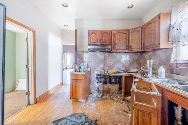 6835 S Winchester Avenue, Chicago, IL 60636