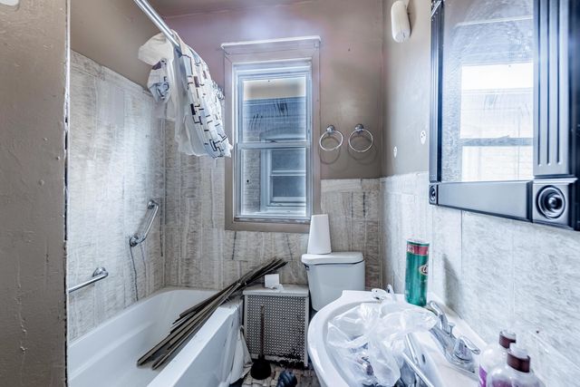 6835 S Winchester Avenue, Chicago, IL 60636