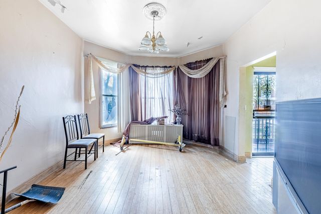 6835 S Winchester Avenue, Chicago, IL 60636