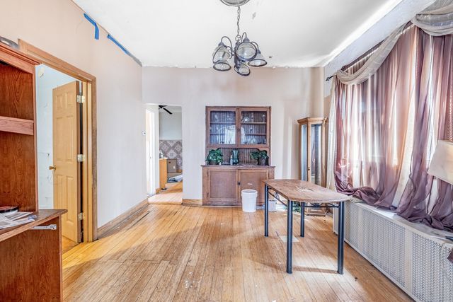 6835 S Winchester Avenue, Chicago, IL 60636