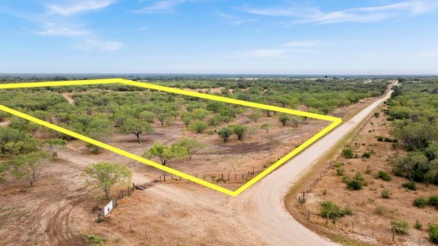 5 CR 171, Nixon, TX 78140