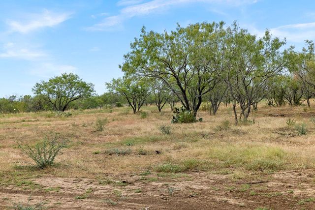 5 CR 171, Nixon, TX 78140