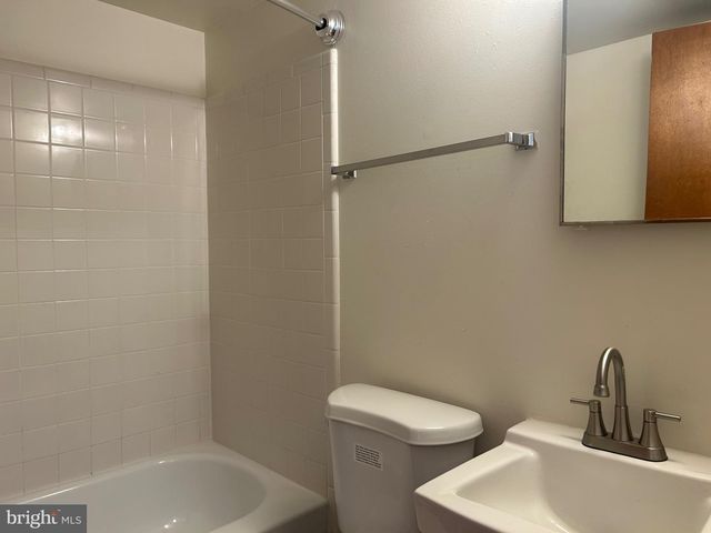 125-N CLUBHOUSE DR SW #4, Leesburg, VA 20175