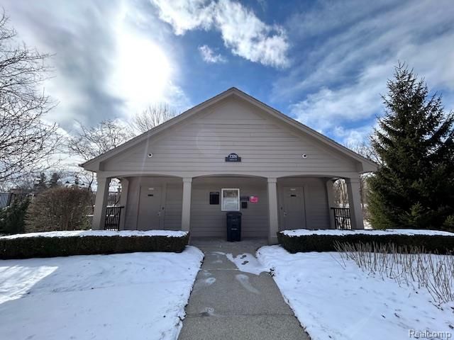 7305 Meadowridge Circle 28, West Bloomfield Charter Township, MI 48322