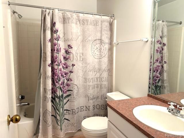 7305 Meadowridge Circle 28, West Bloomfield Charter Township, MI 48322