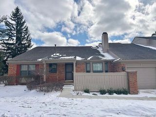 7305 Meadowridge Circle 28, West Bloomfield Charter Township, MI 48322