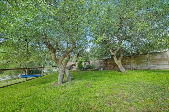10604 Lake Beach DR, Dripping Springs, TX 78620