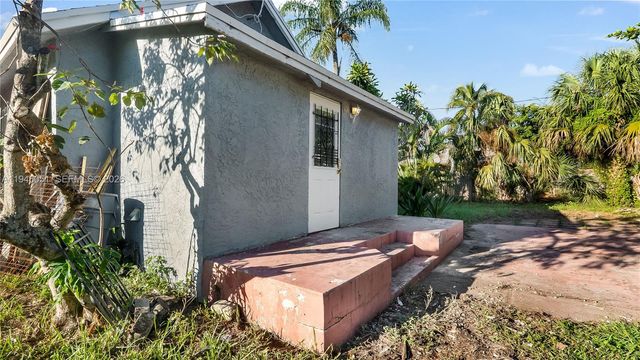 223 SW 1st Ct, Pompano Beach, FL 33060