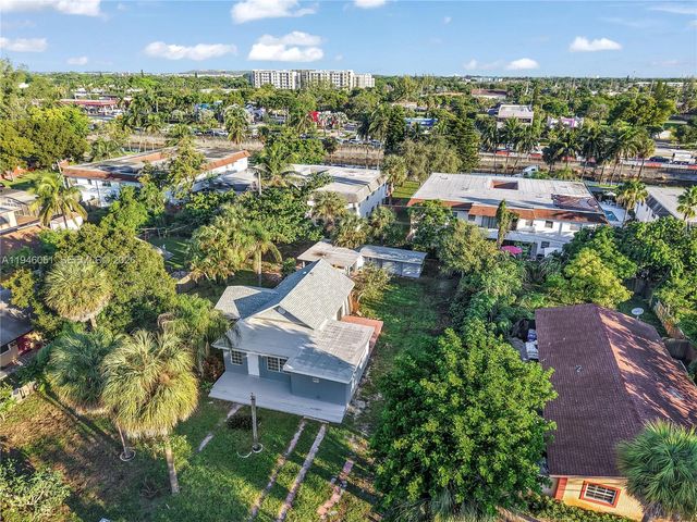 223 SW 1st Ct, Pompano Beach, FL 33060