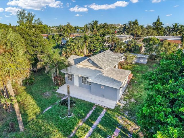 223 SW 1st Ct, Pompano Beach, FL 33060