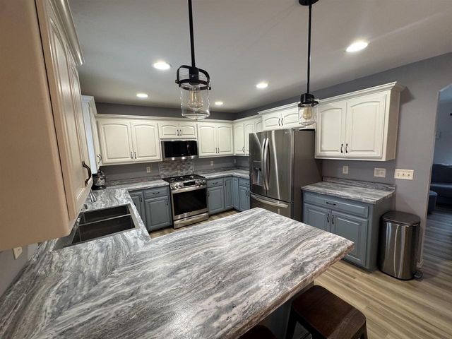 2340 TALLADEGA SPEEDWAY DRIVE, De Pere, WI 54115