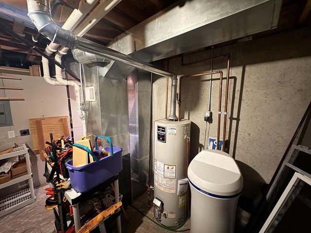 2340 TALLADEGA SPEEDWAY DRIVE, De Pere, WI 54115