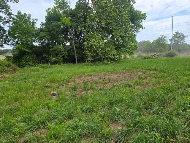 17681 Peterson Road, Gentry, AR 72734