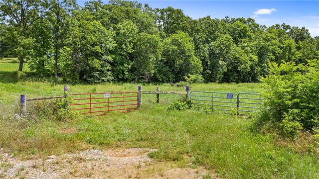 17681 Peterson Road, Gentry, AR 72734