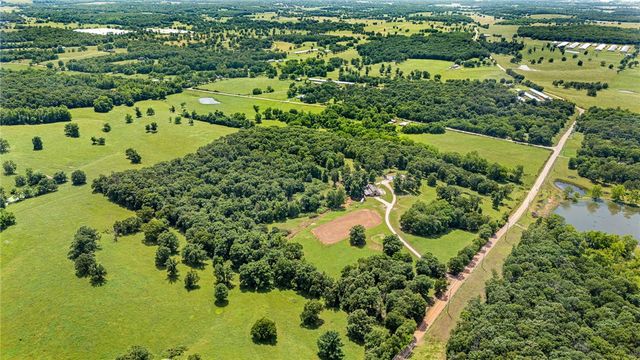 17681 Peterson Road, Gentry, AR 72734