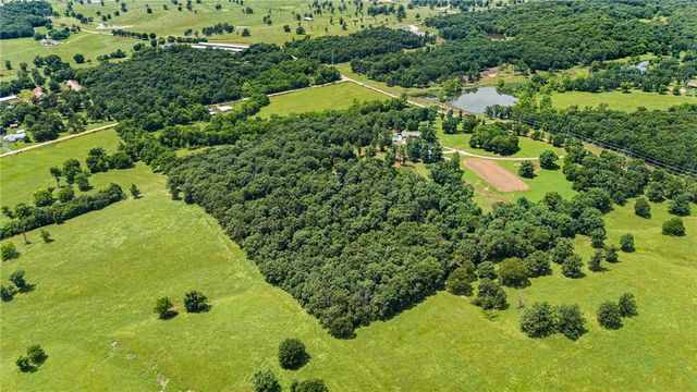 17681 Peterson Road, Gentry, AR 72734