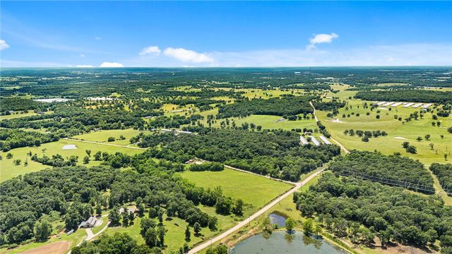 17681 Peterson Road, Gentry, AR 72734