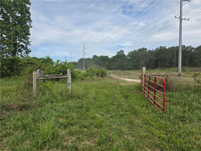 17681 Peterson Road, Gentry, AR 72734