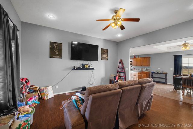 470242 E 680 Road, Westville, OK 74965