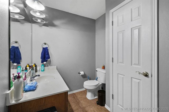 470242 E 680 Road, Westville, OK 74965