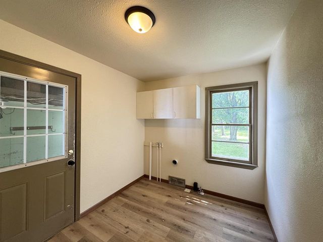 720 E FULTON STREET, Waupaca, WI 54981