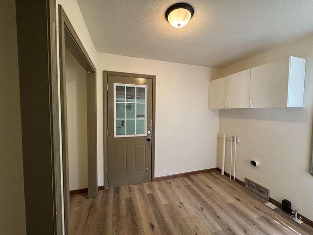 720 E FULTON STREET, Waupaca, WI 54981