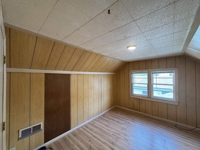 720 E FULTON STREET, Waupaca, WI 54981