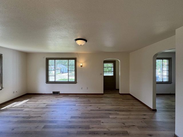 720 E FULTON STREET, Waupaca, WI 54981
