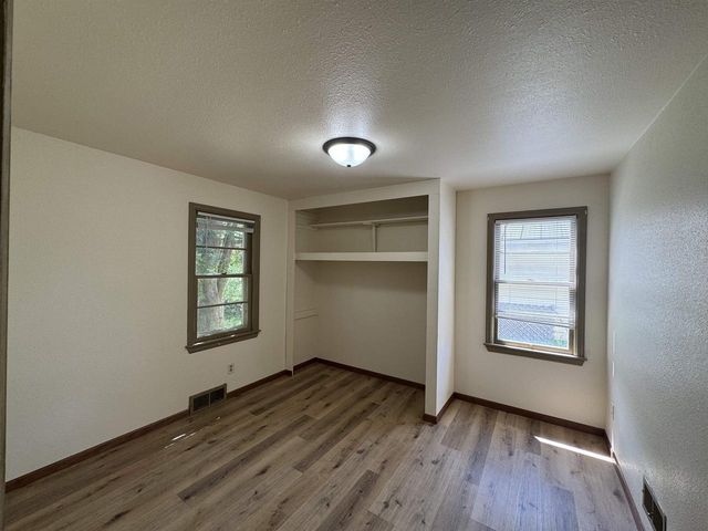 720 E FULTON STREET, Waupaca, WI 54981