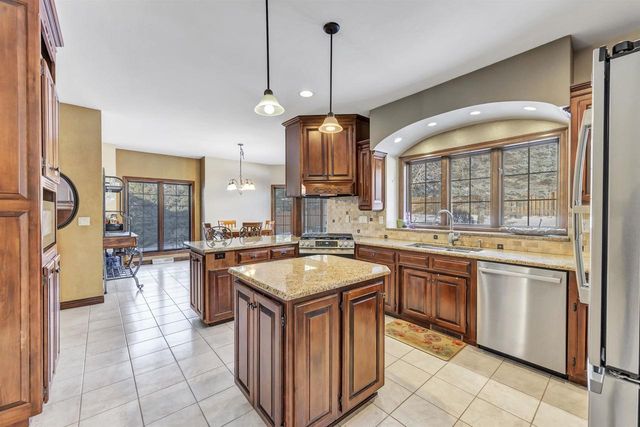 1935 W TELEMARK CIRCLE, Green Bay, WI 54313