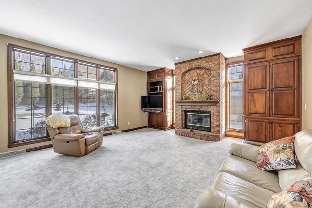 1935 W TELEMARK CIRCLE, Green Bay, WI 54313