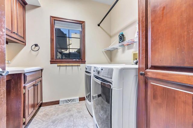 1935 W TELEMARK CIRCLE, Green Bay, WI 54313