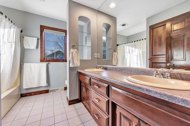 1935 W TELEMARK CIRCLE, Green Bay, WI 54313