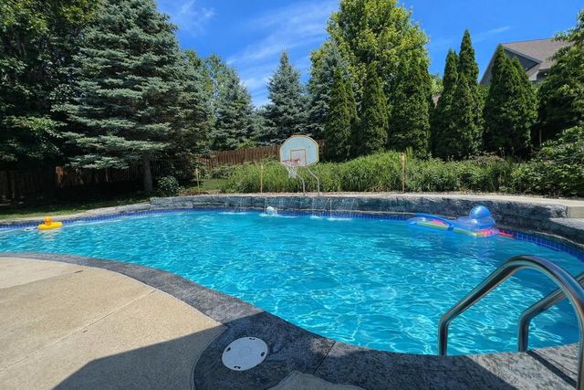 1935 W TELEMARK CIRCLE, Green Bay, WI 54313