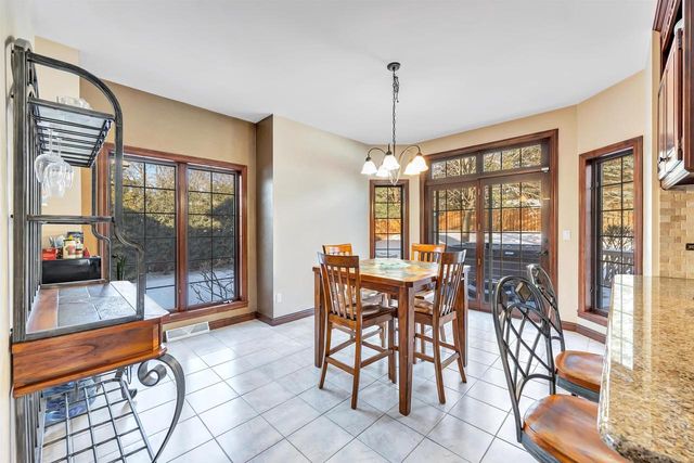 1935 W TELEMARK CIRCLE, Green Bay, WI 54313